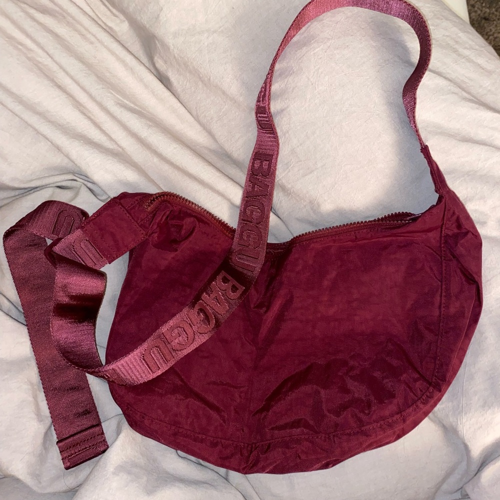 BAGGU Medium Oxblood Crescent